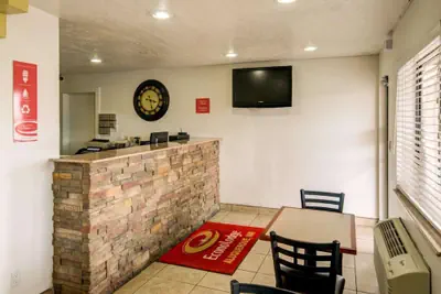 Photo 5 - Econo Lodge Albuquerque East