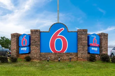 Photo 2 - Motel 6 Lagrange, GA