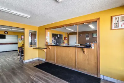 Photo 2 - Econo Lodge Gallup West