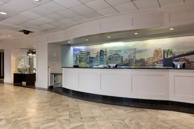 Photo 3 - La Quinta Inn & Suites by Wyndham Secaucus Meadowlands