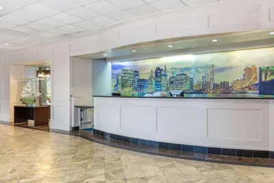 Photo 4 - La Quinta Inn & Suites by Wyndham Secaucus Meadowlands