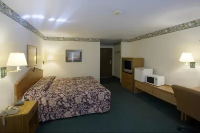 Photo 4 - Americas Best Value Inn Litchfield