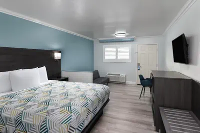 Photo 4 - Red Lion Inn & Suites Lemoore