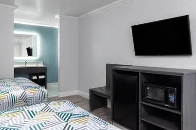 Photo 5 - Red Lion Inn & Suites Lemoore