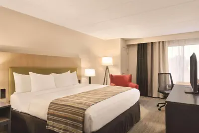 Photo 5 - Country Inn & Suites by Radisson, La Crosse, WI
