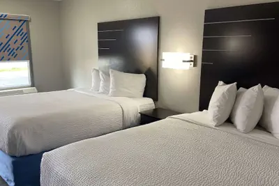 Photo 3 - Days Inn by Wyndham Moss Point Pascagoula