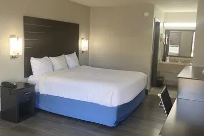 Photo 4 - Days Inn by Wyndham Moss Point Pascagoula