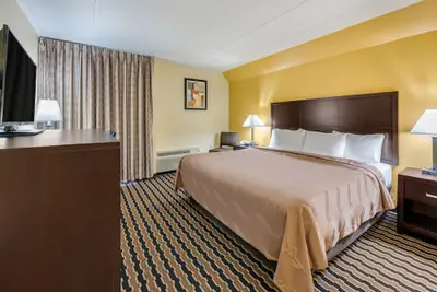 Photo 4 - Quality Inn & Suites Cincinnati Uptown Norwood