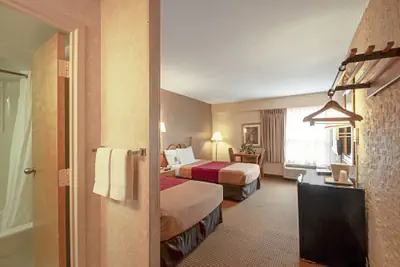 Photo 5 - Econo Lodge Metro