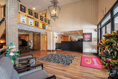 Photo 2 - Econo Lodge Metro