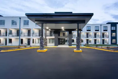 Photo 2 - Clarion Pointe