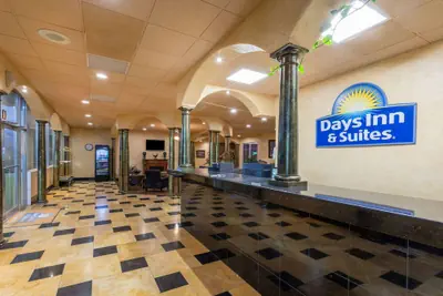 Photo 2 - Days Inn & Suites by Wyndham Clovis
