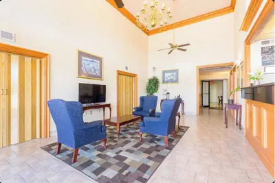 Photo 4 - Eco Lodge Inn & Suites Bentonville near I 49