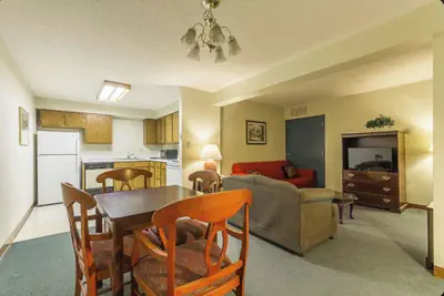 Photo 3 - Eco Lodge Inn & Suites Bentonville near I 49