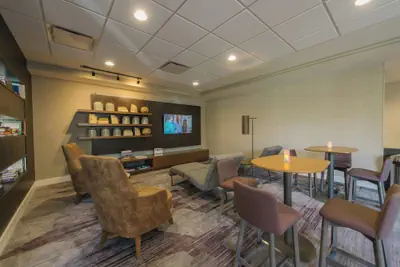 Photo 4 - Courtyard by Marriott Nashua