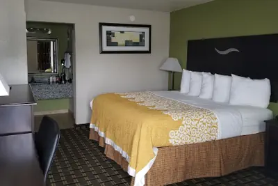 Photo 3 - Days Inn by Wyndham West Memphis