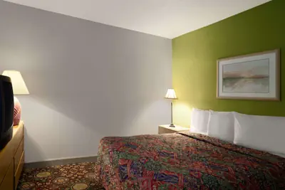 Photo 4 - Days Inn by Wyndham West Memphis