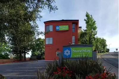 Photo 2 - SureStay Hotel by Best Western Vallejo Napa Valley