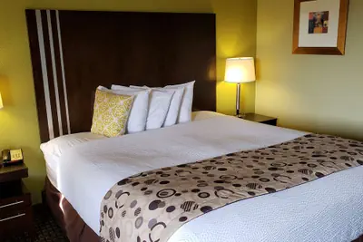 Photo 5 - SureStay Hotel by Best Western Vallejo Napa Valley