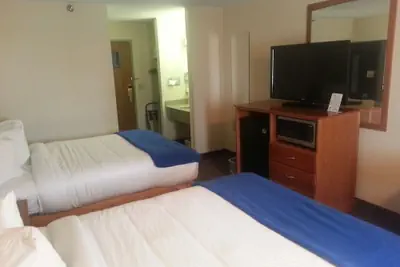 Photo 5 - New Victorian Inn and Suites