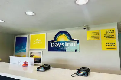 Photo 3 - Days Inn by Wyndham Kansas City Northeast