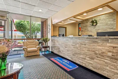 Photo 3 - Howard Johnson by Wyndham Albany
