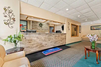 Photo 4 - Howard Johnson by Wyndham Albany