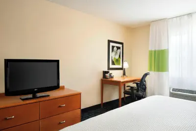 Photo 5 - Fairfield Inn & Suites by Marriott Champaign