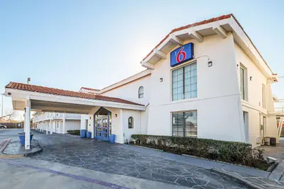Photo 2 - Motel 6 Grand Prairie, TX - Interstate 30