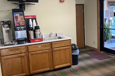 Photo 4 - Americas Best Value Inn Champaign