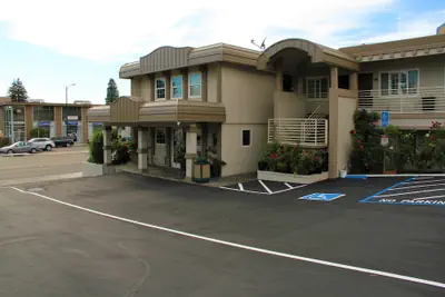 Photo 3 - Budget Inn of Hayward