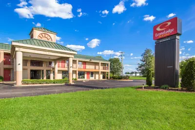 Photo 2 - Econo Lodge Inn & Suites Brooks - Louisville South