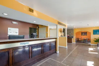 Photo 5 - Econo Lodge Inn & Suites Brooks - Louisville South