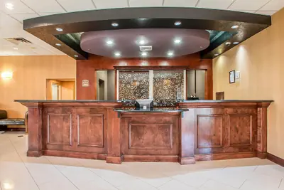 Photo 5 - Clarion Inn Elmhurst - Oak Brook near I-88, I-290, I-294