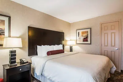 Photo 2 - Clarion Inn Elmhurst - Oak Brook near I-88, I-290, I-294