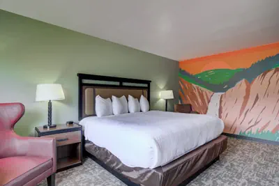 Photo 2 - Ridgeline Hotel at Yellowstone, an Ascend Collection Hotel