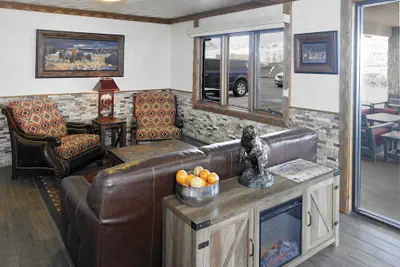 Photo 3 - Ridgeline Hotel at Yellowstone, an Ascend Collection Hotel