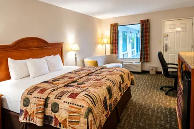 Photo 3 - Days Inn by Wyndham Apple Valley Pigeon Forge/Sevierville
