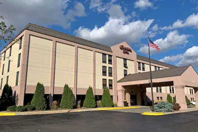 Photo 2 - Hampton Inn Champaign/Urbana