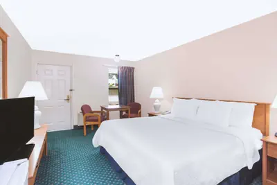 Photo 4 - Days Inn by Wyndham Wytheville
