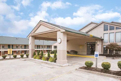 Photo 2 - Days Inn by Wyndham Wytheville