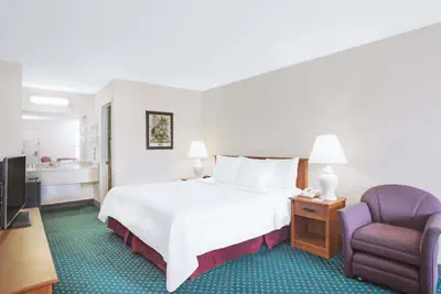 Photo 5 - Days Inn by Wyndham Wytheville
