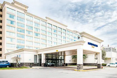 Photo 2 - Metro Points Hotel