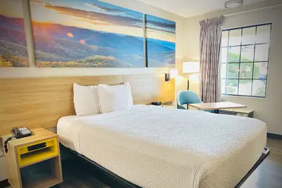 Photo 4 - Days Inn by Wyndham WestEnd Alexandria,VA Washington DC Area