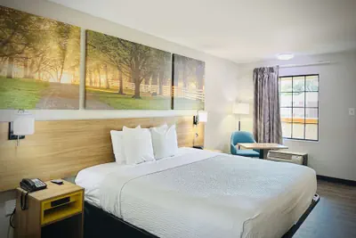 Photo 5 - Days Inn by Wyndham WestEnd Alexandria,VA Washington DC Area