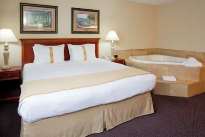 Photo 4 - Holiday Inn & Suites St. Cloud by IHG