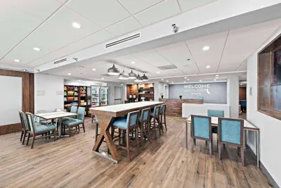 Photo 5 - Hampton Inn by Hilton Los Angeles Airport LAX