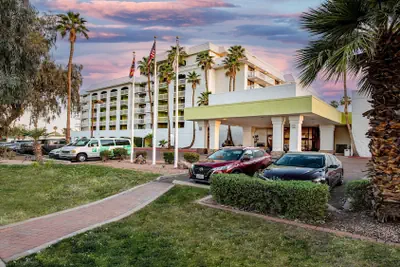 Photo 2 - Holiday Inn Phoenix-Mesa/Chandler by IHG