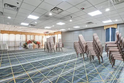 Photo 2 - Holiday Inn Piscataway Somerset by IHG