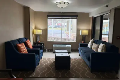Photo 4 - Comfort Inn Falls Church - Tysons Corner